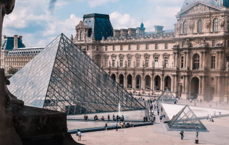 louvre museum pyramids