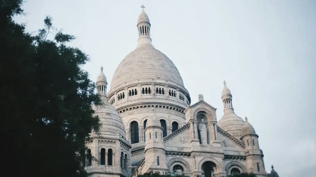 affordable hotels inmontmartre, paris