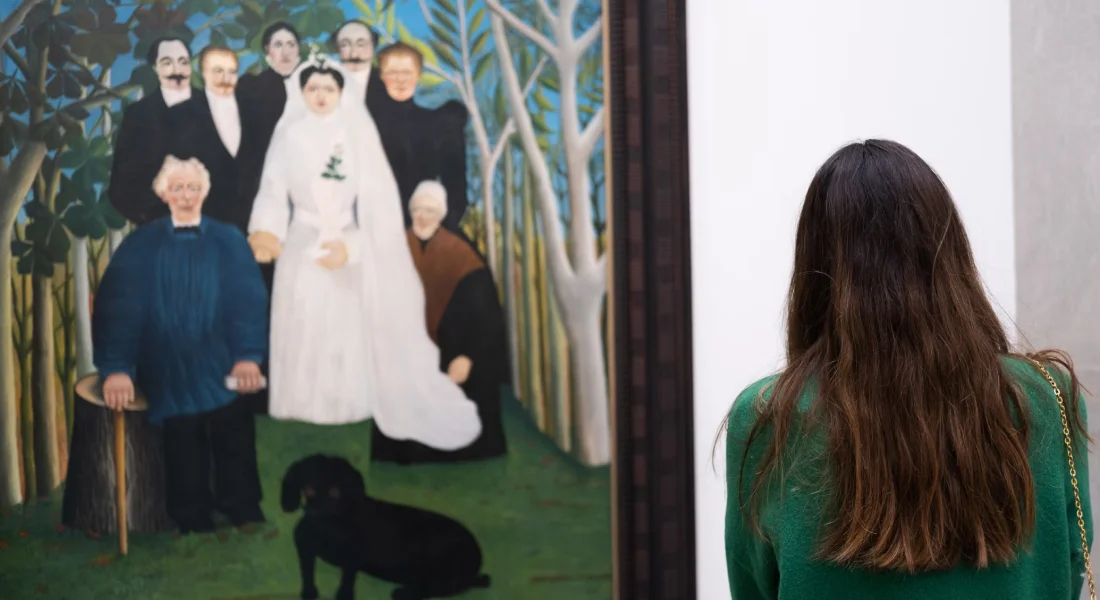 Girl looking at a painting in Musée de l'Orangerie